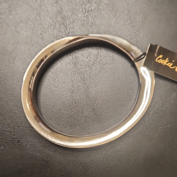 NWT Cookie Lee Vintage Women's Silvertone Sculptural Bangle Bracelet Large - Picture 5 of 7